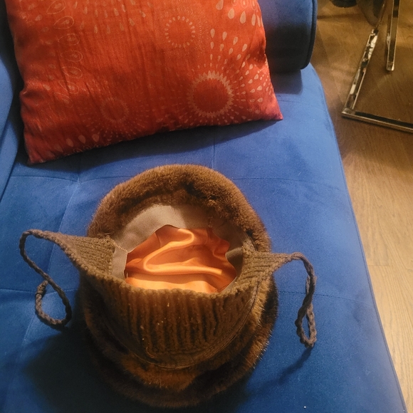 Fur hat - Picture 9 of 11